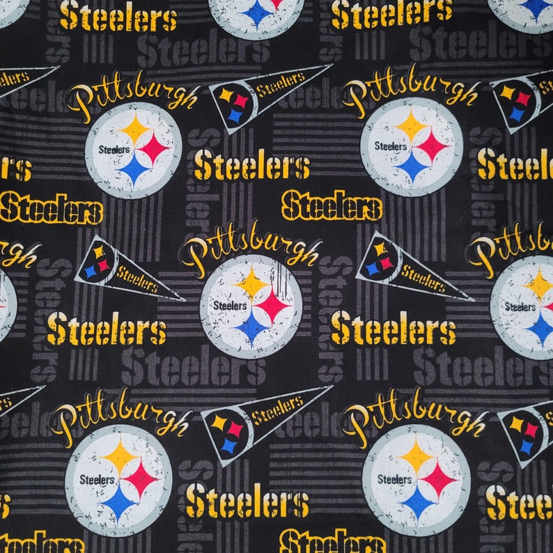 Pittsburgh Steelers Women's Side Pocket NFL Scrub Top