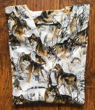 Load image into Gallery viewer, Wolves Wolf Medical Scrub Top in Snow Unisex Relaxed Style for Men & Women