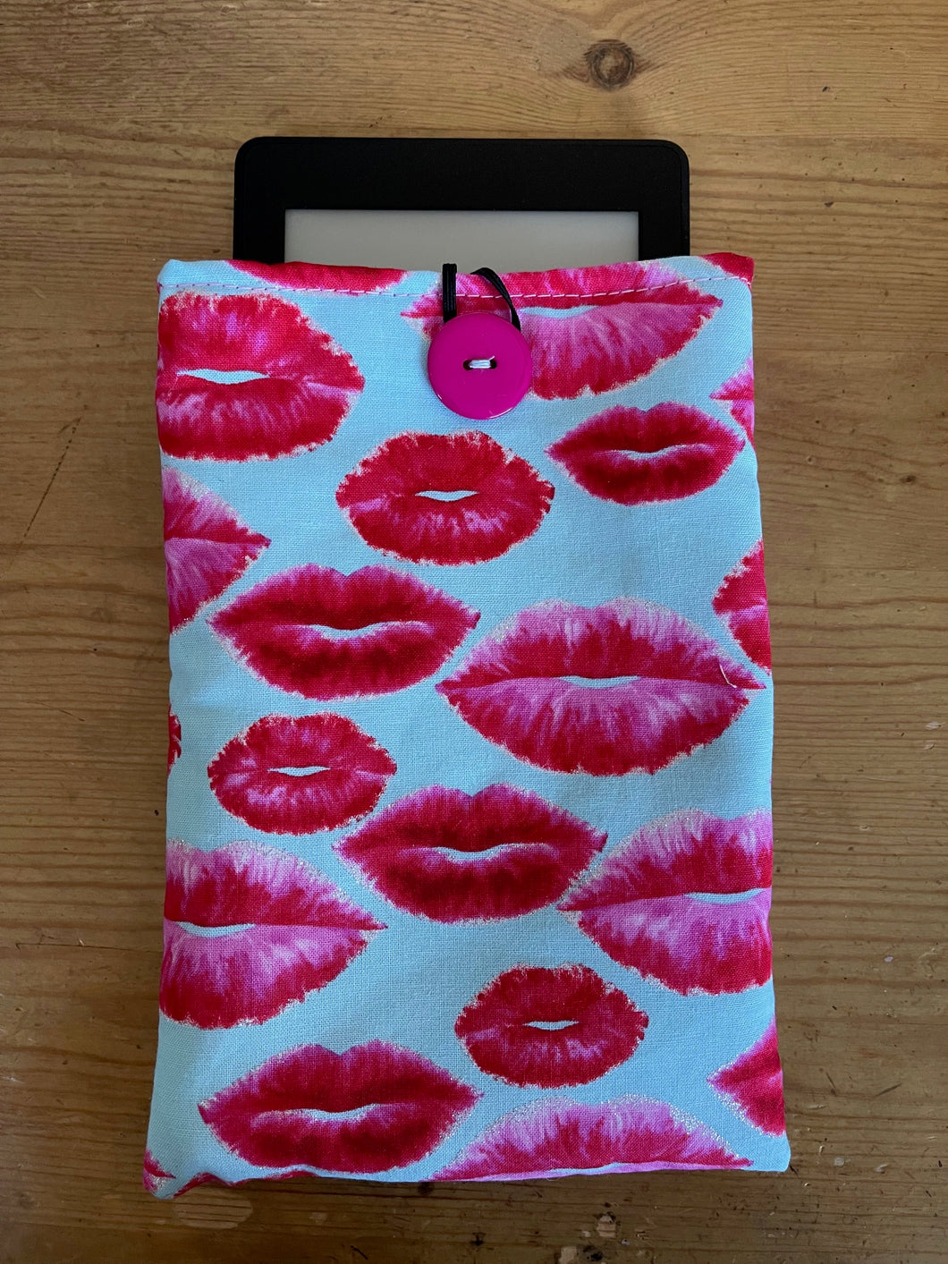 RETRO LIPS KINDLE SLEEVE SOFT & PADDED 6