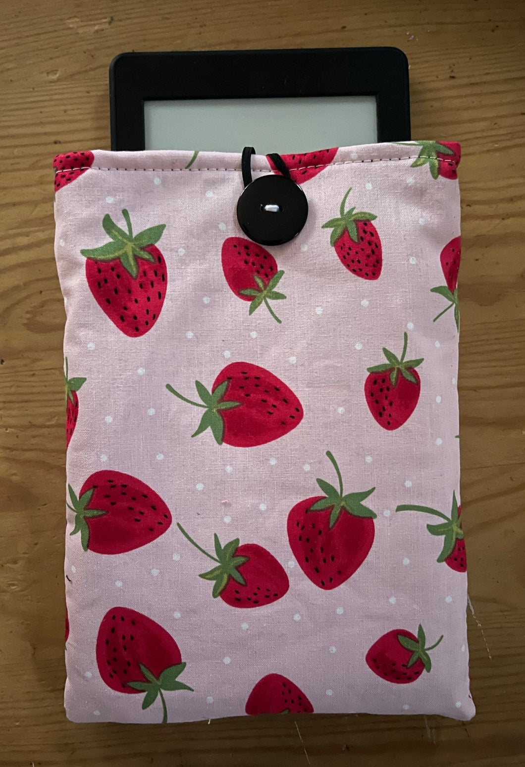 STRAWBERRY KINDLE SLEEVE SOFT & PADDED 6