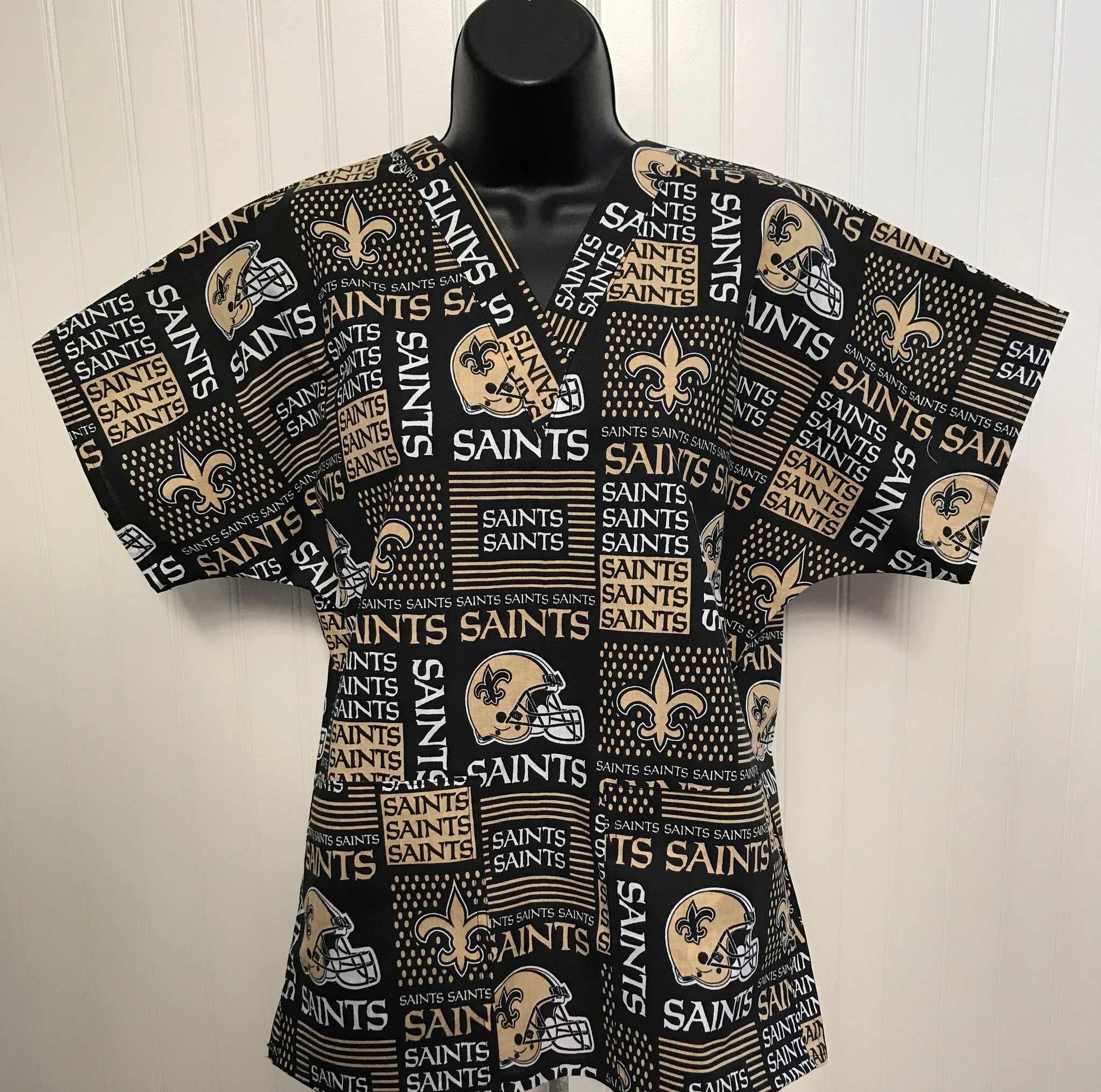 DDSEWHAPPYSCRUBS Football New Orleans Saints Medical Scrub Top Unisex Relaxed Fit Men's Scrub Top Women's Scrub Top Xs / 2 Bottom Pockets / No