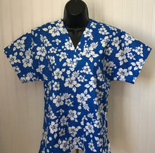 Load image into Gallery viewer, Hawaiian Medical Scrub Top Tropical Hibiscus Flower Blue White Unisex Style for Men &amp; Women
