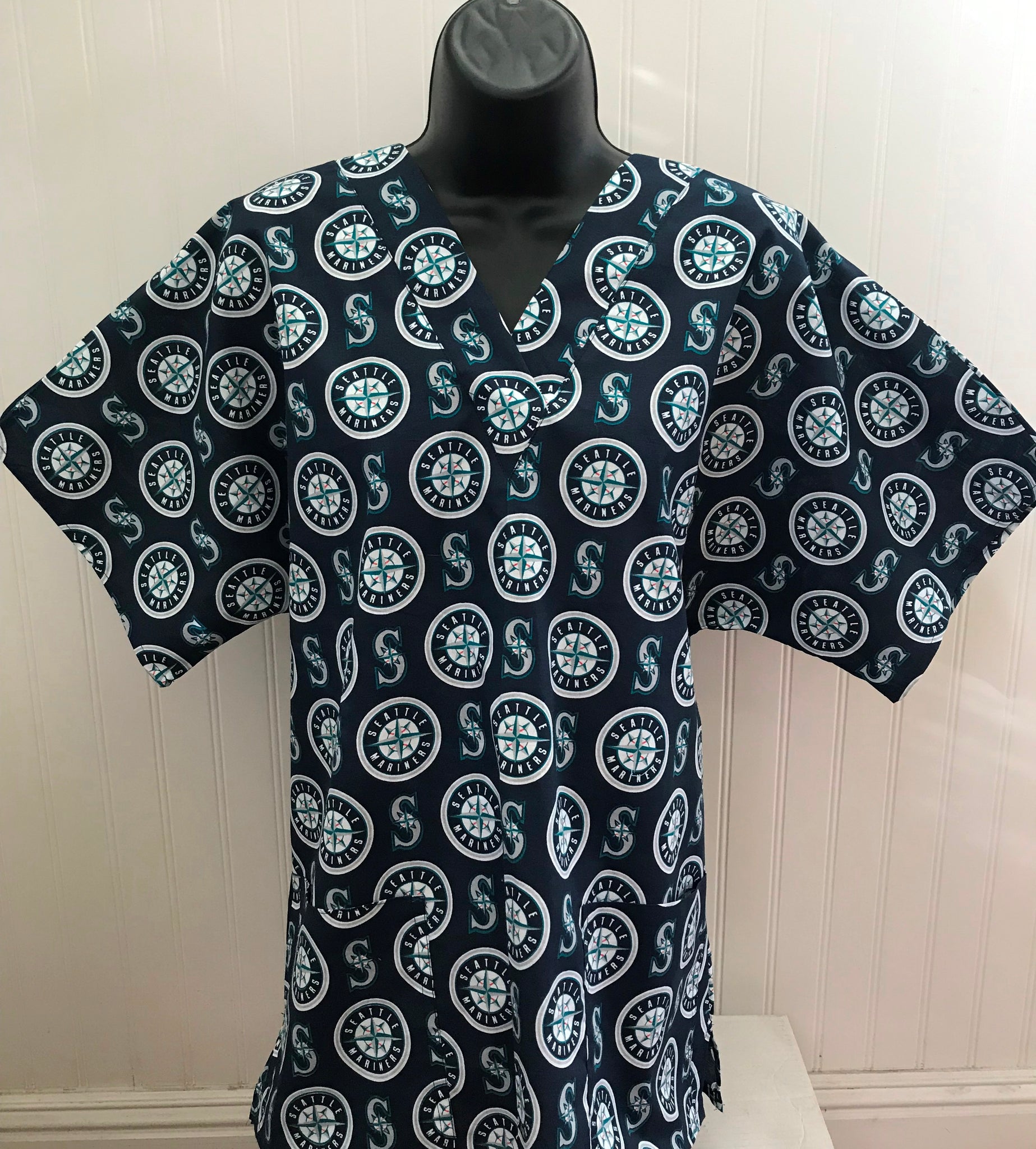 Seattle Mariners Nurse Scrubs Top Adult L/XL Pre-Owned