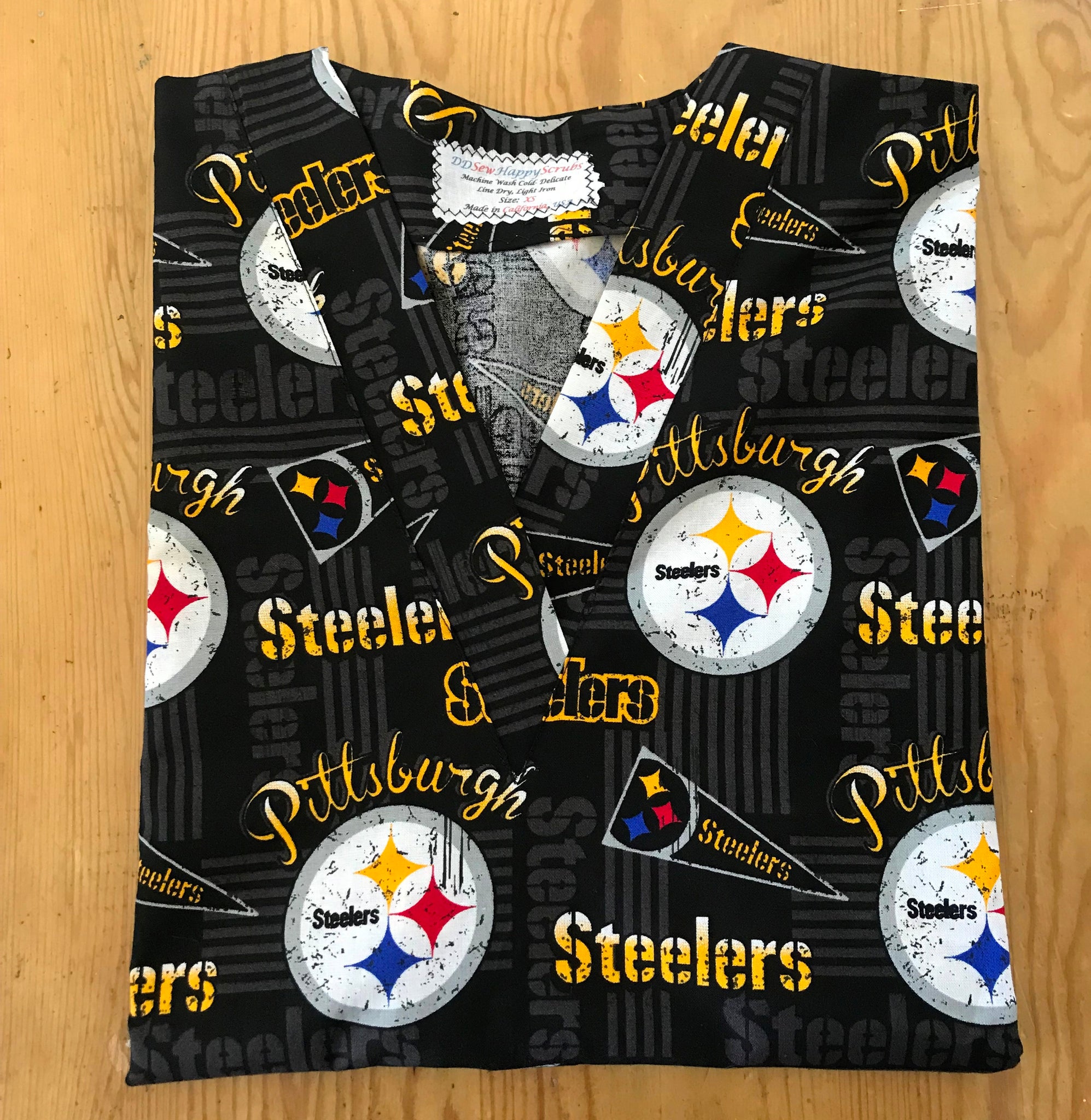 DDSEWHAPPYSCRUBS Football Steelers Medical Scrub Top Unisex Relaxed Fit Men's Scrub Top Women's Scrub Top L / No Pockets / No